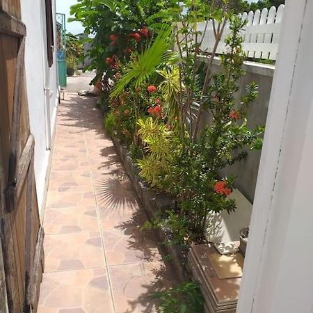 Maison Creole Chaleureuse Avec Stationnement Le Gosier  Zewnętrze zdjęcie