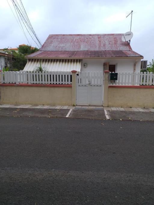 Maison Creole Chaleureuse Avec Stationnement Le Gosier  Zewnętrze zdjęcie
