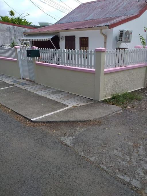 Maison Creole Chaleureuse Avec Stationnement Le Gosier  Zewnętrze zdjęcie