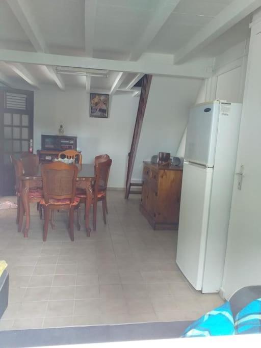 Maison Creole Chaleureuse Avec Stationnement Le Gosier  Zewnętrze zdjęcie