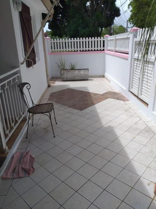 Maison Creole Chaleureuse Avec Stationnement Le Gosier  Zewnętrze zdjęcie